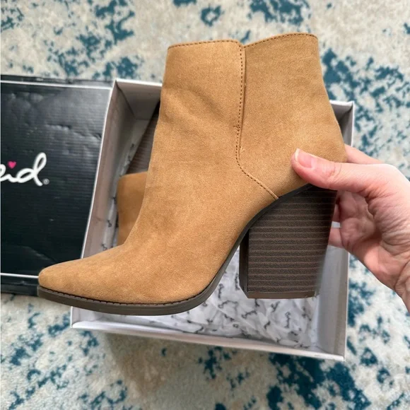 Spring Booties - Picture 2 of 4